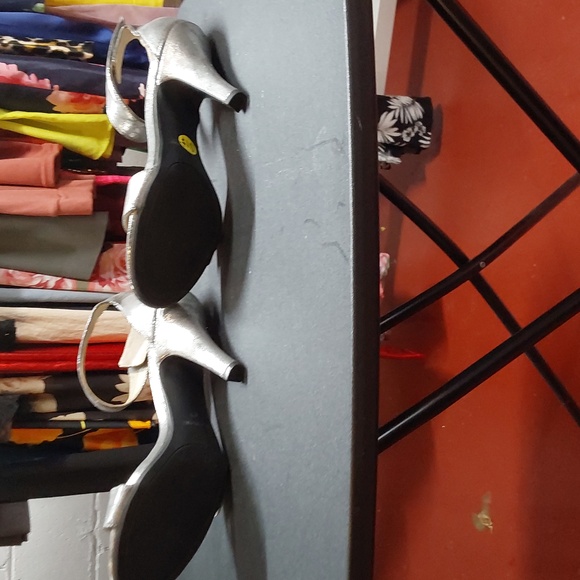 Designer Heels - Picture 4 of 4